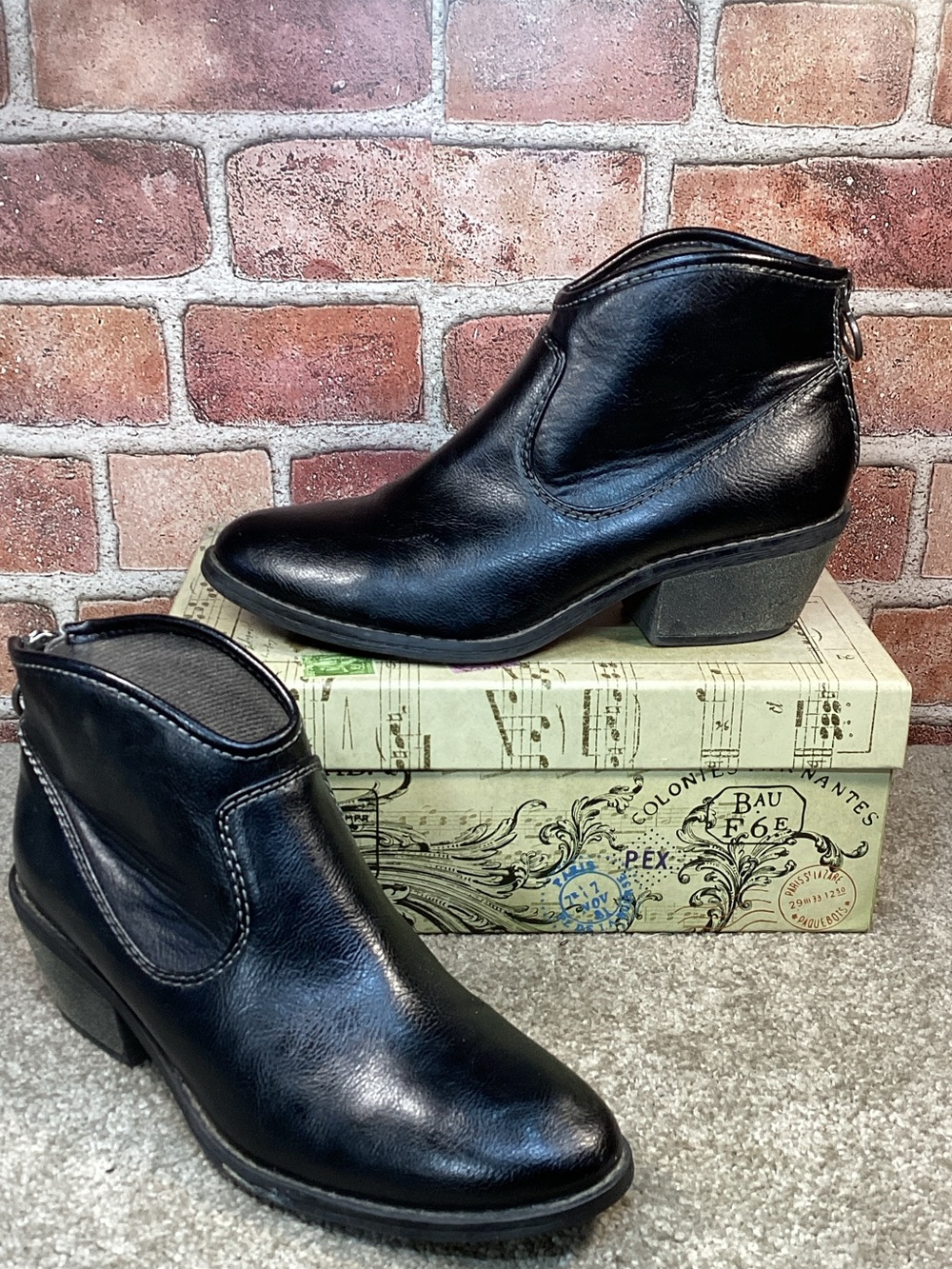 Eurosoft by Sofft Alexie womens black western ankle boots booties size 7.5